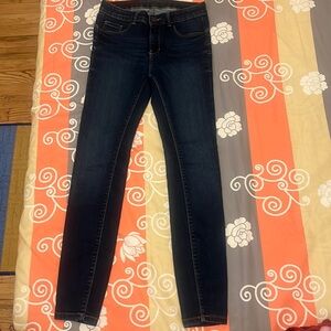 I'm selling a jeans and price 15 dollars